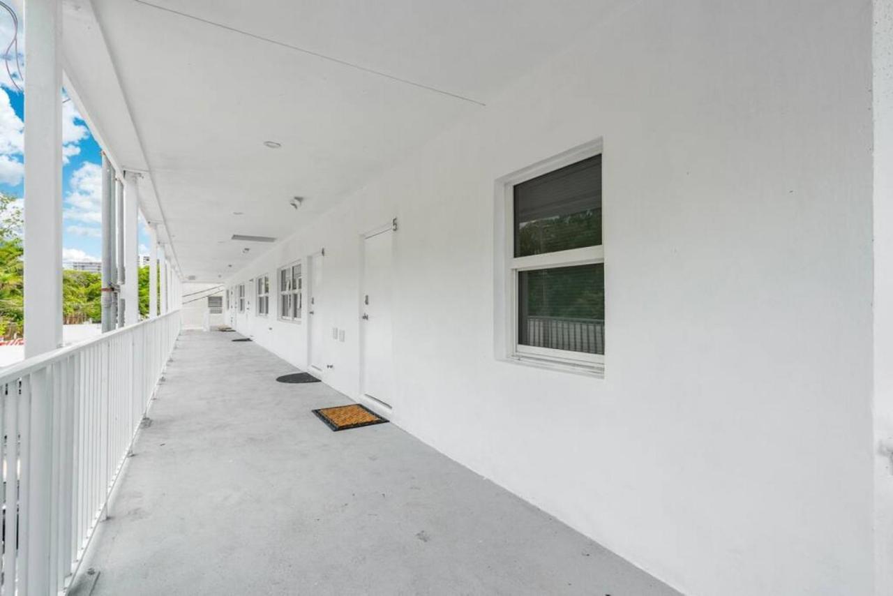 The Purple Pelican Beachfront With Ocean Balcony Unit 2 Fort Lauderdale Exterior photo
