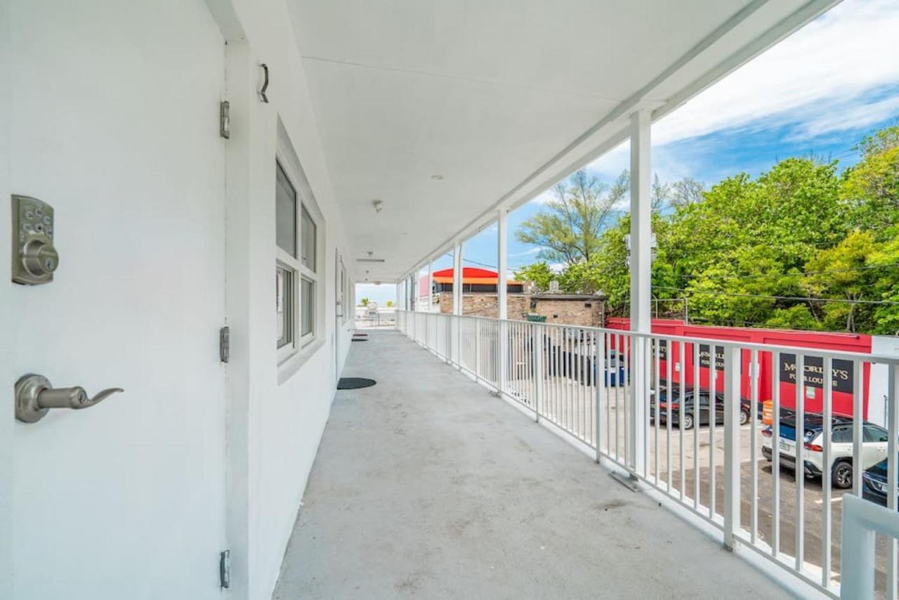The Purple Pelican Beachfront With Ocean Balcony Unit 2 Fort Lauderdale Exterior photo