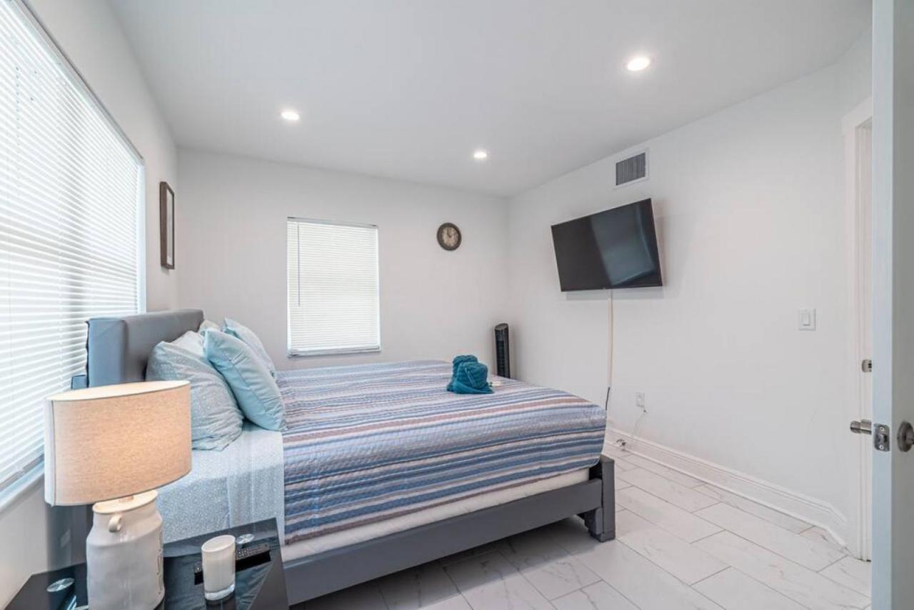 The Purple Pelican Beachfront With Ocean Balcony Unit 2 Fort Lauderdale Exterior photo